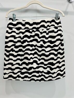 Ann Taylor Black and White Wave-Print Mini Skirt